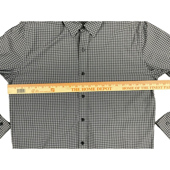 Travis Mathew Plaid Button Up Long Sleeve Mens Shirt Size M Black Grey - Picture 3 of 8